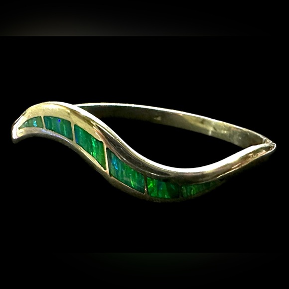 Vintage Sterling Silver Bangle with Opal Inlay and push hidden clasp - Picture 3 of 7